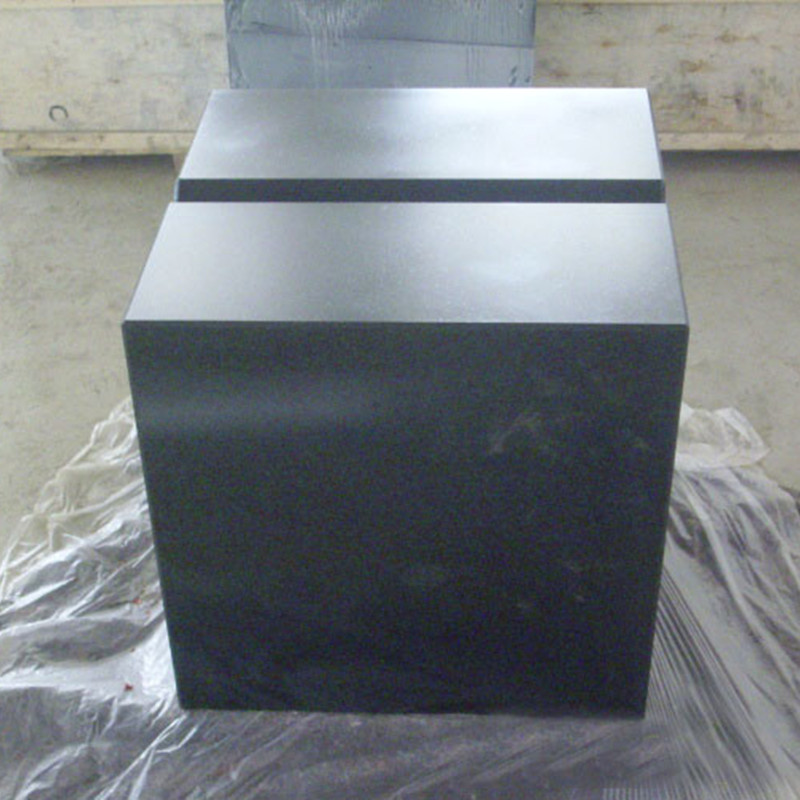 Large Marble Box ৰ বিষয়ে অধিক পঢ়ক